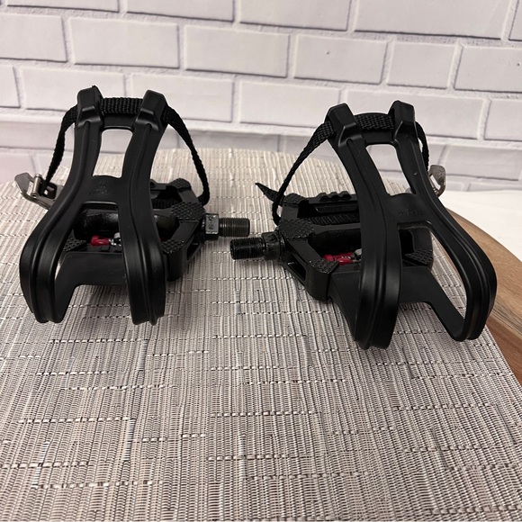 Echelon EX-4S EX-4S+ Connect Bike Right pedal with Foot Cage Cycling Pedals - Picture 8 of 14